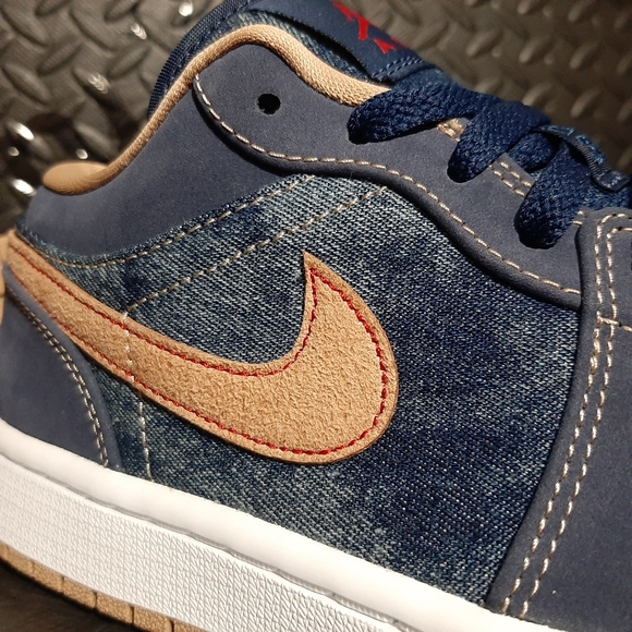 Jordan 1 Low SE Denim shoes DH1259-400 size 8.5 - Picture 6 of 7